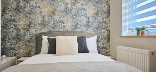 Milton Keynes Apartment | Milton Keynes 3BR Stylish Home, Sleeps 5, Families Stay, Free Parking
