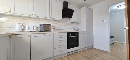 Milton Keynes Apartment | Milton Keynes 3BR Stylish Home, Sleeps 5, Families Stay, Free Parking