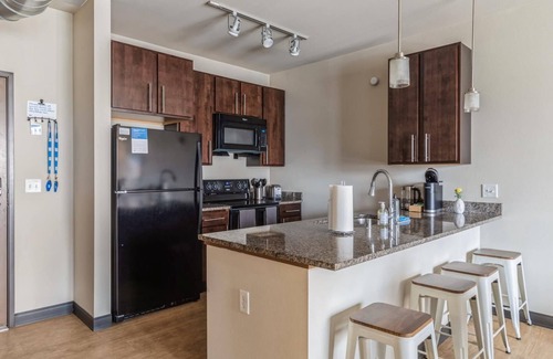 Westown Apartment | Milwaukee Executive 1BD 1BA Downtown Apartment