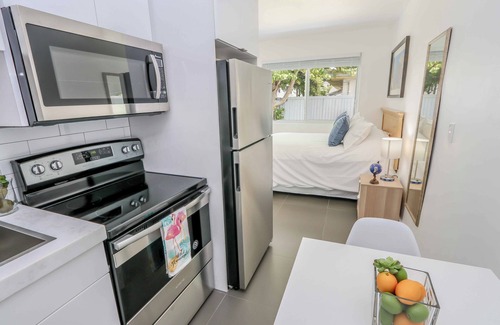Northeast Miami Apartment | Mimo Bungalows By Renzzi