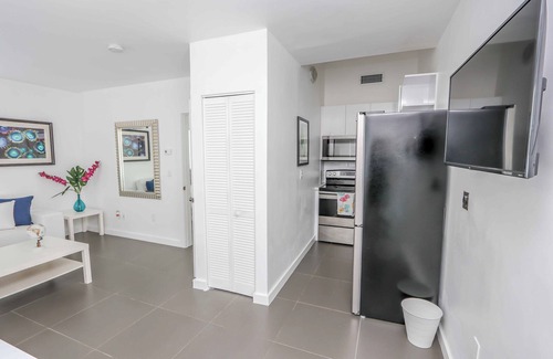 Northeast Miami Apartment | Mimo Bungalows By Renzzi