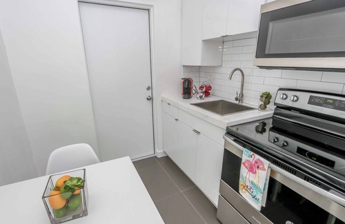 Northeast Miami Apartment | Mimo Bungalows By Renzzi