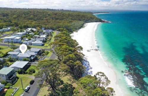 Hyams Beach Apartment | Mimosa Retreat - 250m to Chinamans Beach in Jervis Bay!