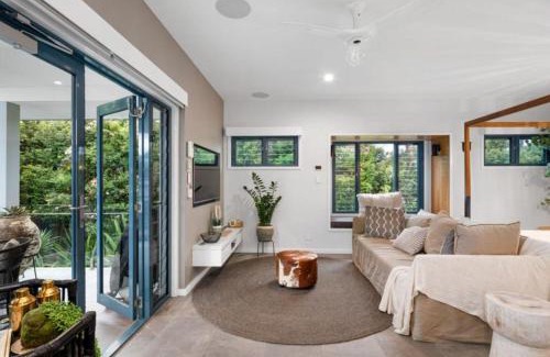 Hyams Beach Apartment | Mimosa Retreat - 250m to Chinamans Beach in Jervis Bay!
