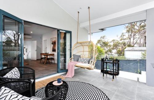 Hyams Beach Apartment | Mimosa Retreat - 250m to Chinamans Beach in Jervis Bay!