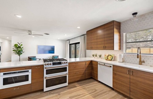 Georgetown House | Mimosa Retreat: A Modern Getaway