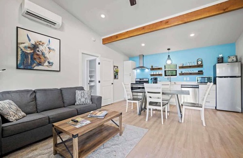 Fredericksburg House | Mimosa Waterfront with Hot Tub