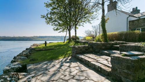Llanfairpwllgwyngyll House | Min y Mor Menai