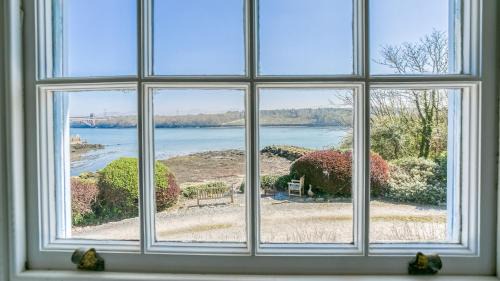 Llanfairpwllgwyngyll House | Min y Mor Menai