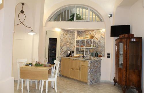 Historical Downtown Salerno Apartment | Minerva Charming House Your Romantic Hideaway near Amalfi Coast