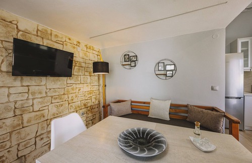 Monopari House | Mini Bella Gonia