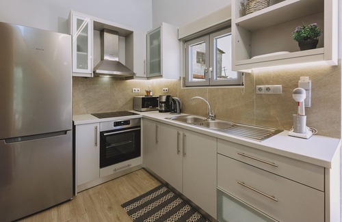 Monopari House | Mini Bella Gonia
