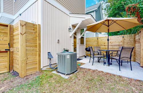 North Charleston House | Mini Manor off Meeting