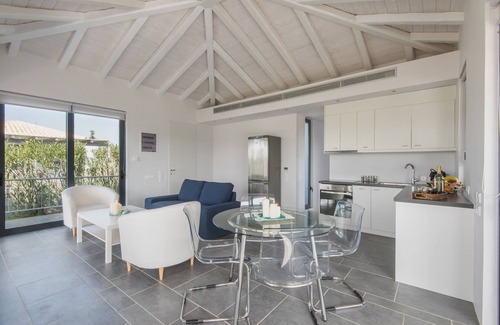 Kilada House | Minimal Maisonette In Porto Cheli
