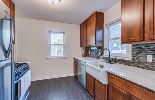 St. Louis Park House | Minimal, Modern, Centrally Located Home. Pet friendly!
