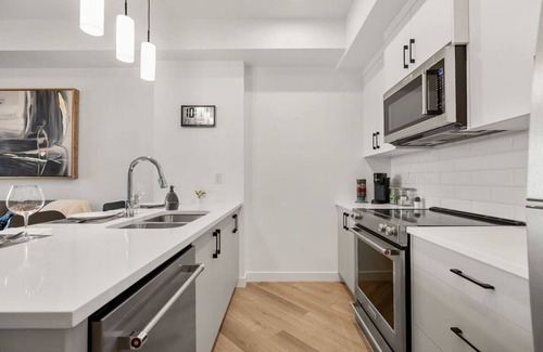 Springbank Hill Apartment | Minimum 6 Months » Fully Equipped Kitchen » AC