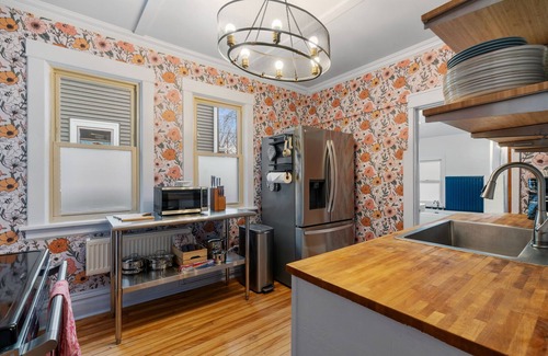 Powderhorn Park House | MINNeSTAY* Powderhorn Perch | Private Fenced Yard