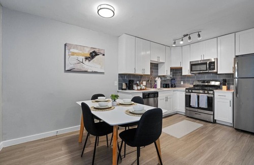 Hyde Park Apartment | Mins 2 Dwntown ~ Private Stay ~ Nestled Austin Pad