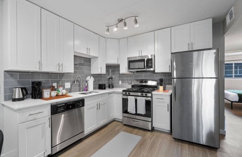 Hyde Park Apartment | Mins 2 Dwntown ~ Private Stay ~ Nestled Austin Pad