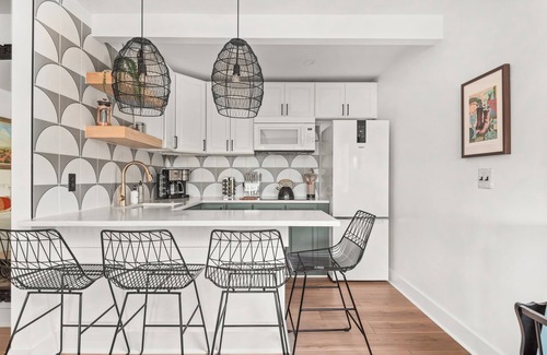 Melrose Condo | Mins by Car to Downtown Nashville | Walk to Dining & Bars | Dog-Friendly*