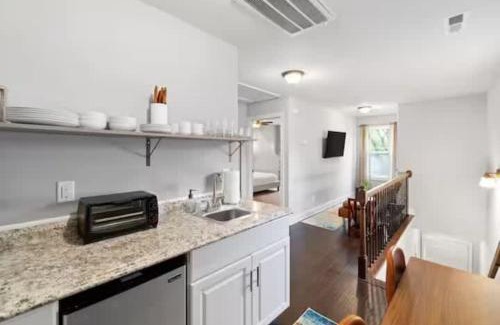 Clarksville Apartment | Mins from Downtown - Campbell Carriage House
