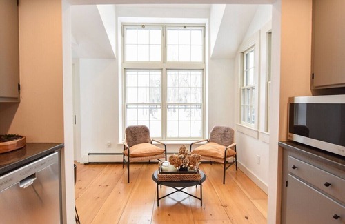 Cummaquid House | Mins to Beach, Barnstable Village, New Kitchen!
