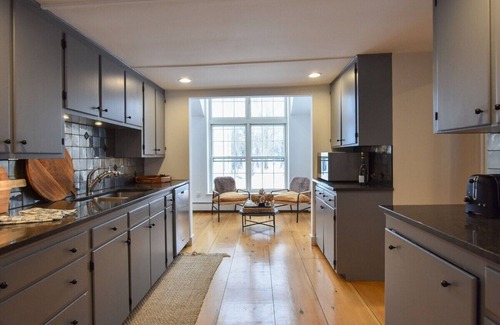 Cummaquid House | Mins to Beach, Barnstable Village, New Kitchen!