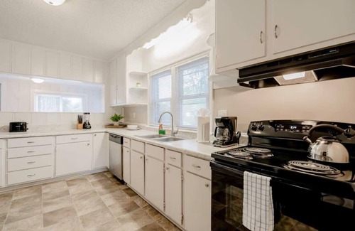 Columbia House | Mins to USC, Hospital, Zoo! Columbia Duet-Unit A