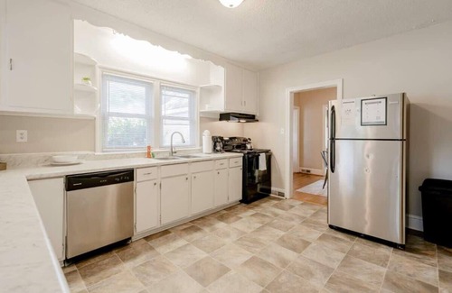 Columbia House | Mins to USC, Hospital, Zoo! Columbia Duet-Unit A