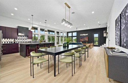 Central East Austin House | Mins to UT - Lounge w/Bar + Projector, Pool + Spa
