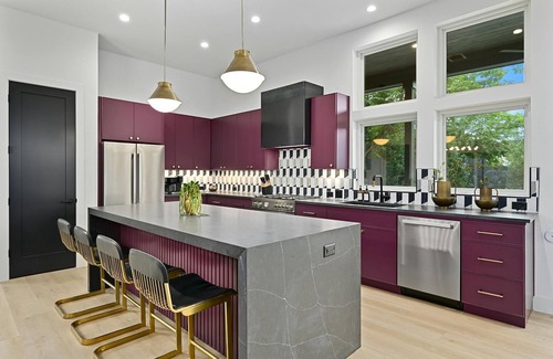 Central East Austin House | Mins to UT - Lounge w/Bar + Projector, Pool + Spa