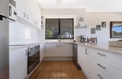 Point Lookout Apartment | Mintee 3 | Beachfront, 4 bed, 2.5 bath - 50m to beach with views