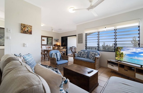 Point Lookout Apartment | Mintee 3 | Beachfront, 4 bed, 2.5 bath - 50m to beach with views