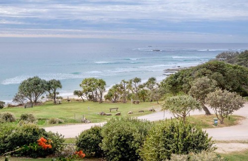 Point Lookout Apartment | Mintee 3 | Beachfront, 4 bed, 2.5 bath - 50m to beach with views