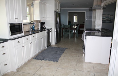 Bay Area House | MINUTES FROM BEACH, LUXURIOUS HOME, GREAT FOR FAMILIES! POOL TABLE!