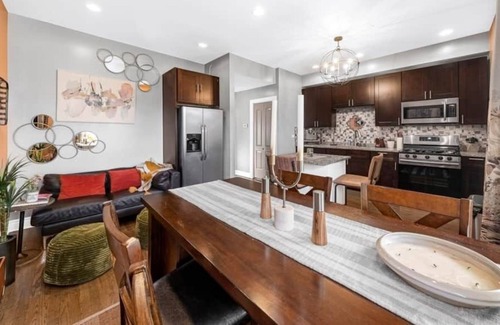 Grand Boulevard Condo | Minutes from Down Town! 4br 2bath Luxro