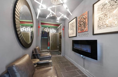 Grand Boulevard Condo | Minutes from Down Town! 4br 2bath Luxro