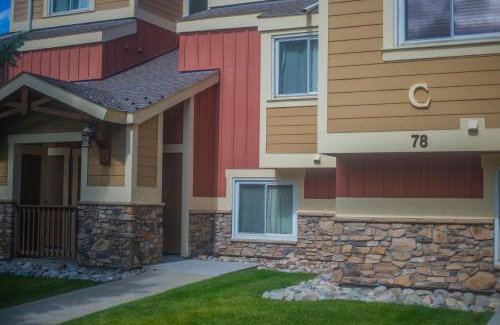 Summit Cove Apartment | Minutes from Fun-Come Relax and Have a Blast! Flexible Cancellation condo