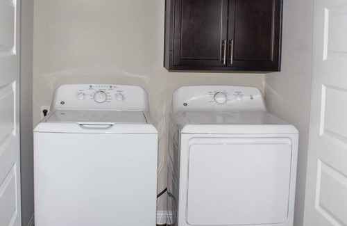 Sunshine Apartment | Minutes from Tiger Stadium and Jaguar Stadium