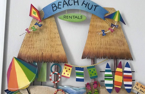 Tropic House | Minutes to Beach Sunsets/Sunrises, Park and Elegant Coastal Comfort