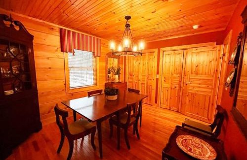 Boone House | Minutes to Boone, Blowing Rock, HotTub, Firepit