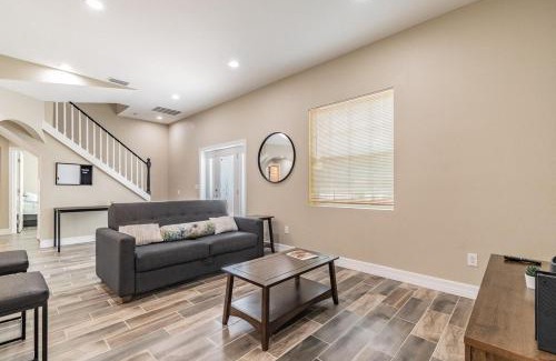 Bearss Plaza House | Minutes to USF and Advent Health