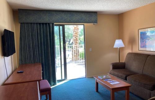 Desert Hot Springs Resort | Miracle Springs Resort and Spa
