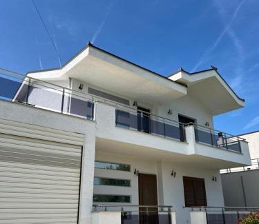 Rade Villa | Miri House