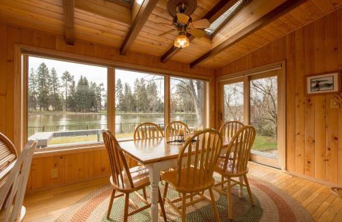 Bend House | Mirror Pond bungalow