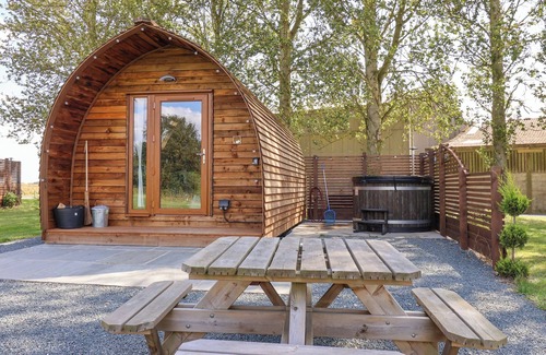 Driffield Cottage | MISCHIEF, pet friendly, character holiday cottage in Bridlington
