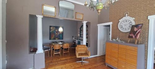 Kroonstad Villa | Miss Daisy