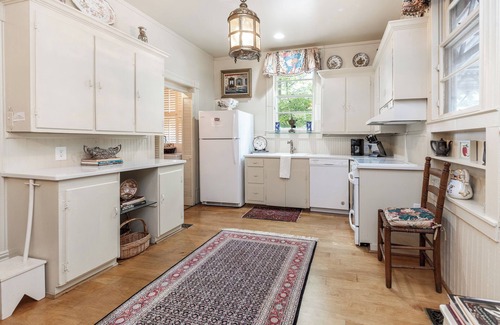 Opelika House | Miss Sidney`s Historic Opelika Home - 2 Bedroom Option