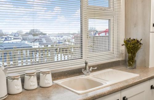 Horning House | Mistlethrush