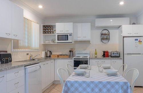 Pokolbin Cottage | Misty Glen Cottage Hunter Valley - Free bottle of wine!